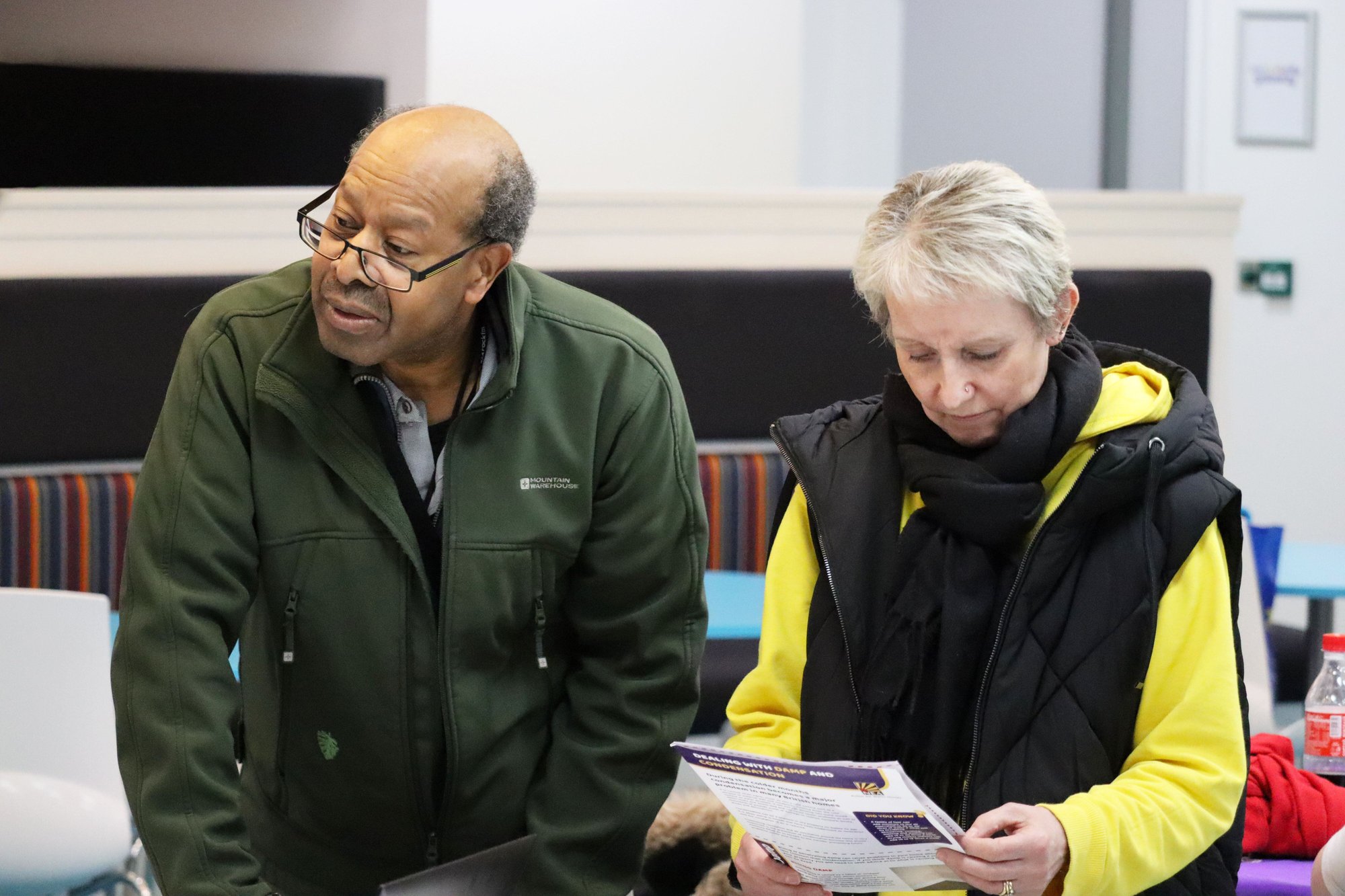 Tenants-getting-advice-at-a-Winter-Warmer-session
