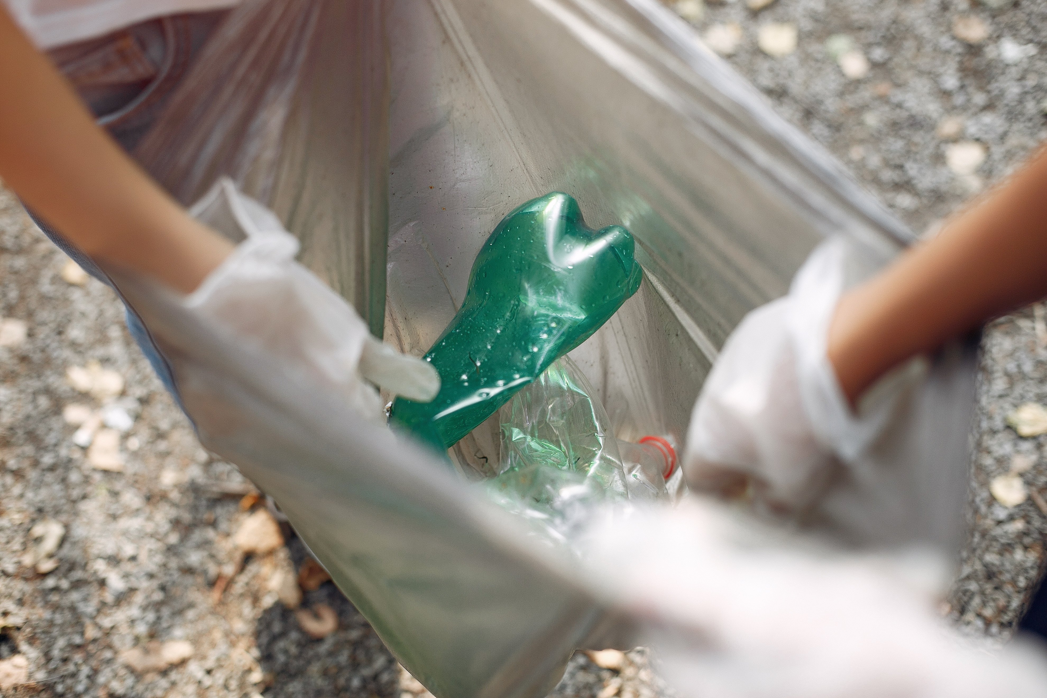 children-collects-garbage-garbage-bags-park